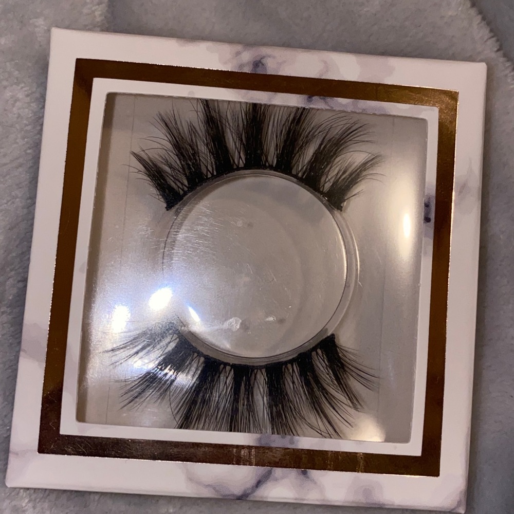 Lashes - Picture 2 of 2